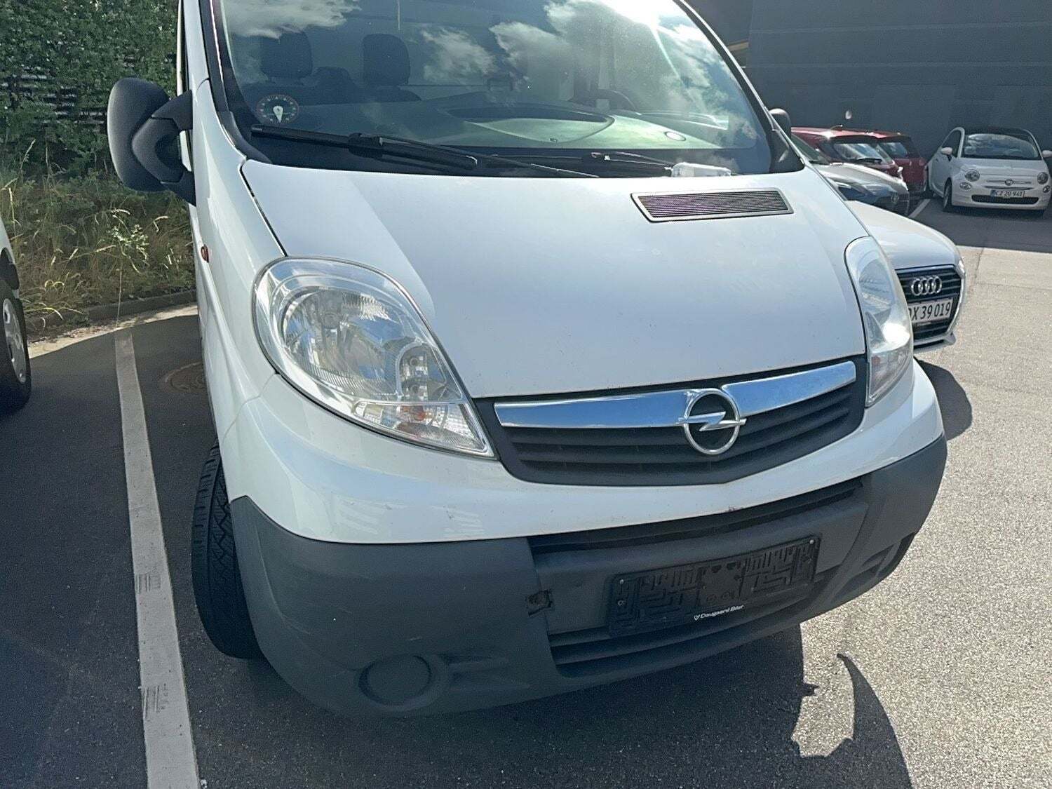 Grøn Opel Vivaro fra 2014