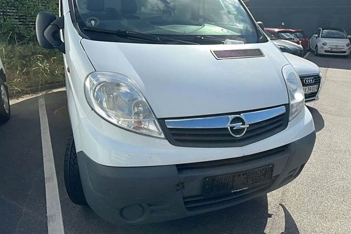 Grøn Opel Vivaro fra 2014