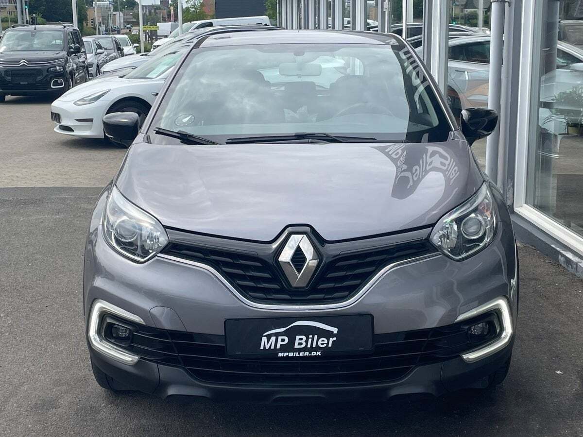 Grå Renault Captur fra 2019