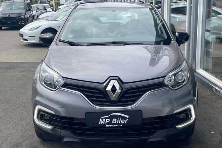 Grå Renault Captur fra 2019