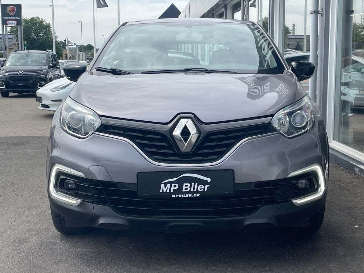 Grå Renault Captur fra 2019