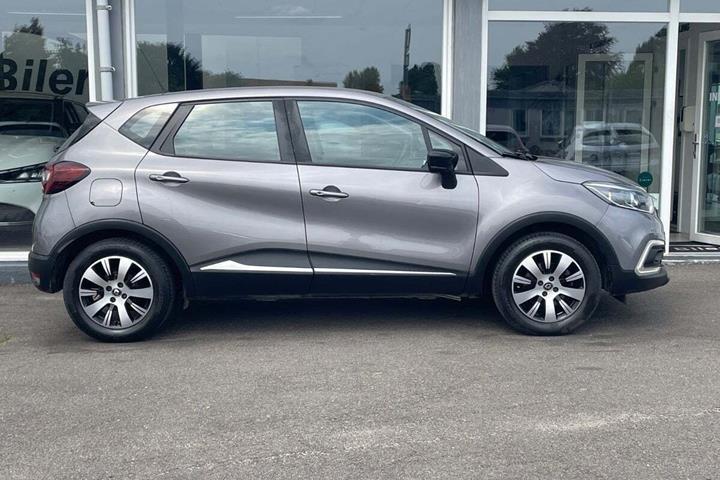 Grå Renault Captur fra 2019