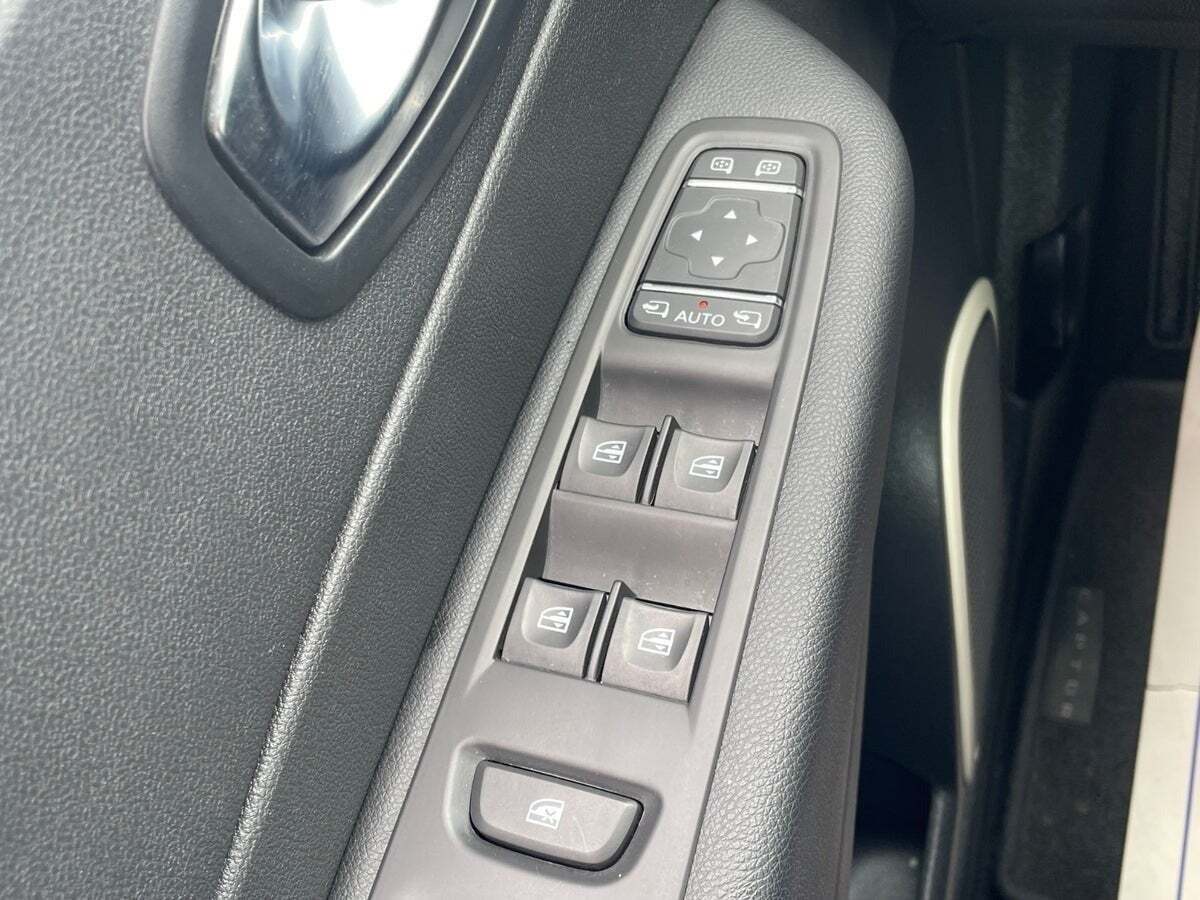 Grå Renault Captur fra 2019