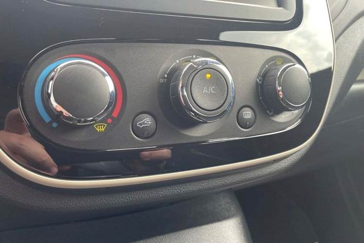 Grå Renault Captur fra 2019