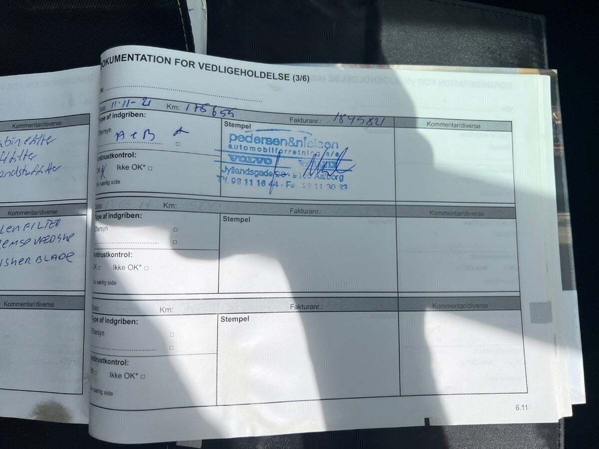 Grå Renault Scenic IV fra 2018