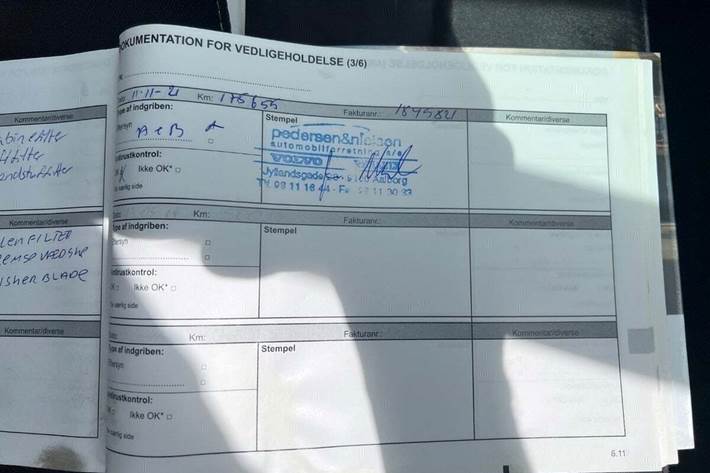 Grå Renault Scenic IV fra 2018