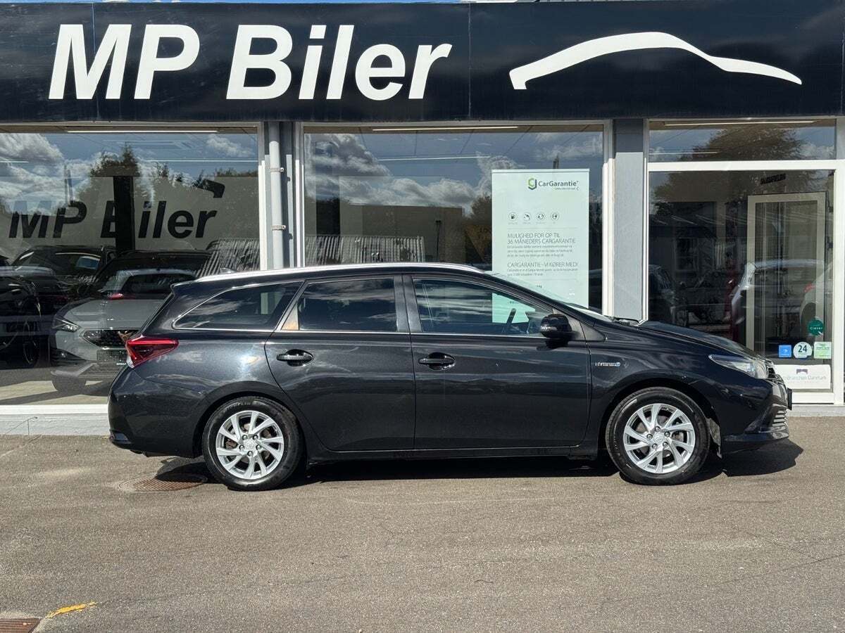 Sort Toyota Auris fra 2016