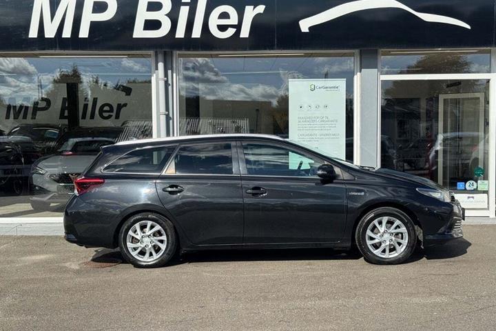 Sort Toyota Auris fra 2016