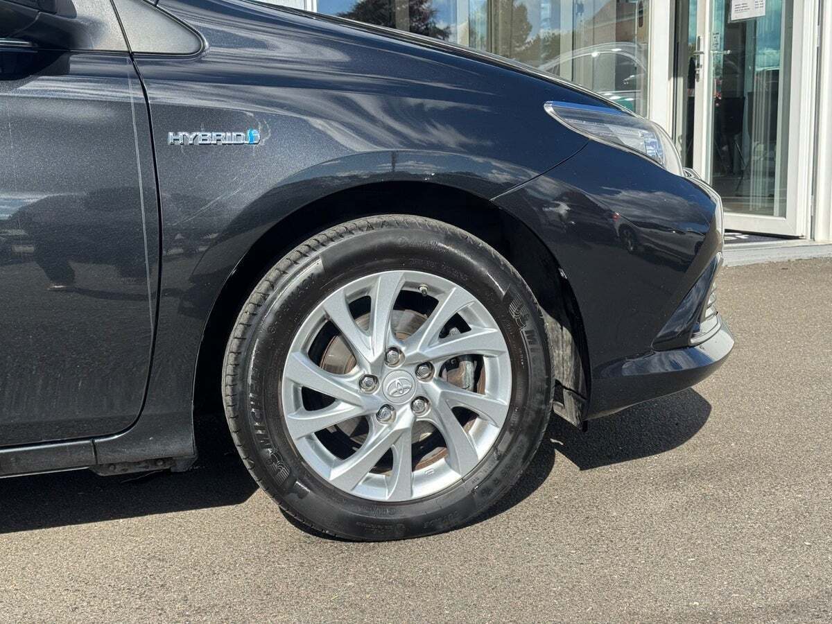 Sort Toyota Auris fra 2016