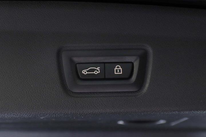 Sort BMW i4 fra 2023