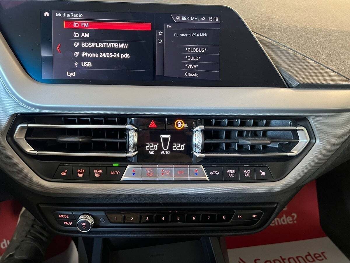 Sort BMW 218i fra 2021