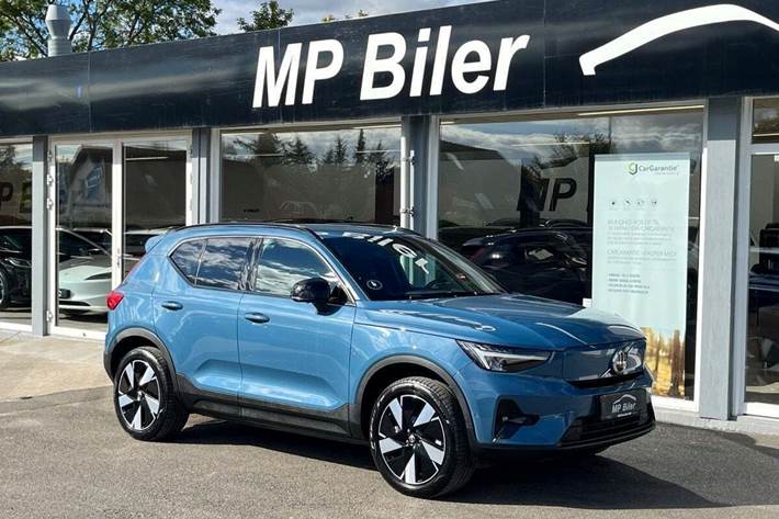 Blå Volvo EX40 fra 2024