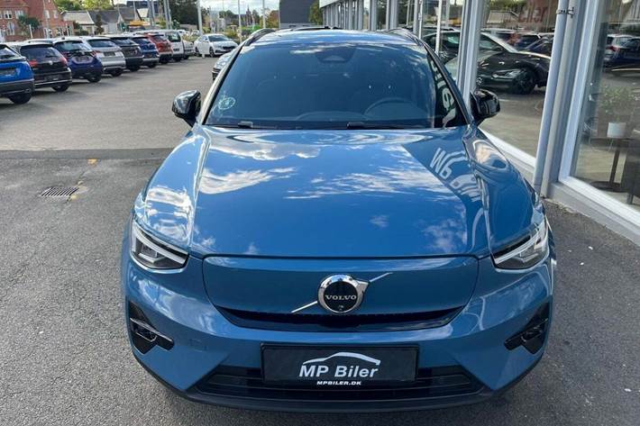 Blå Volvo EX40 fra 2024