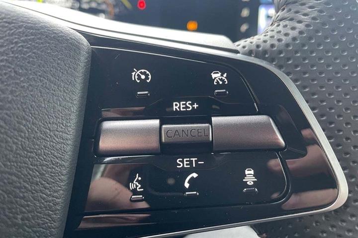 Grå Nissan Ariya fra 2024