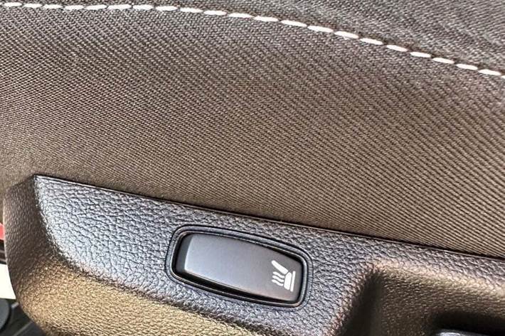 Bronze Dacia Duster fra 2021 set indefra