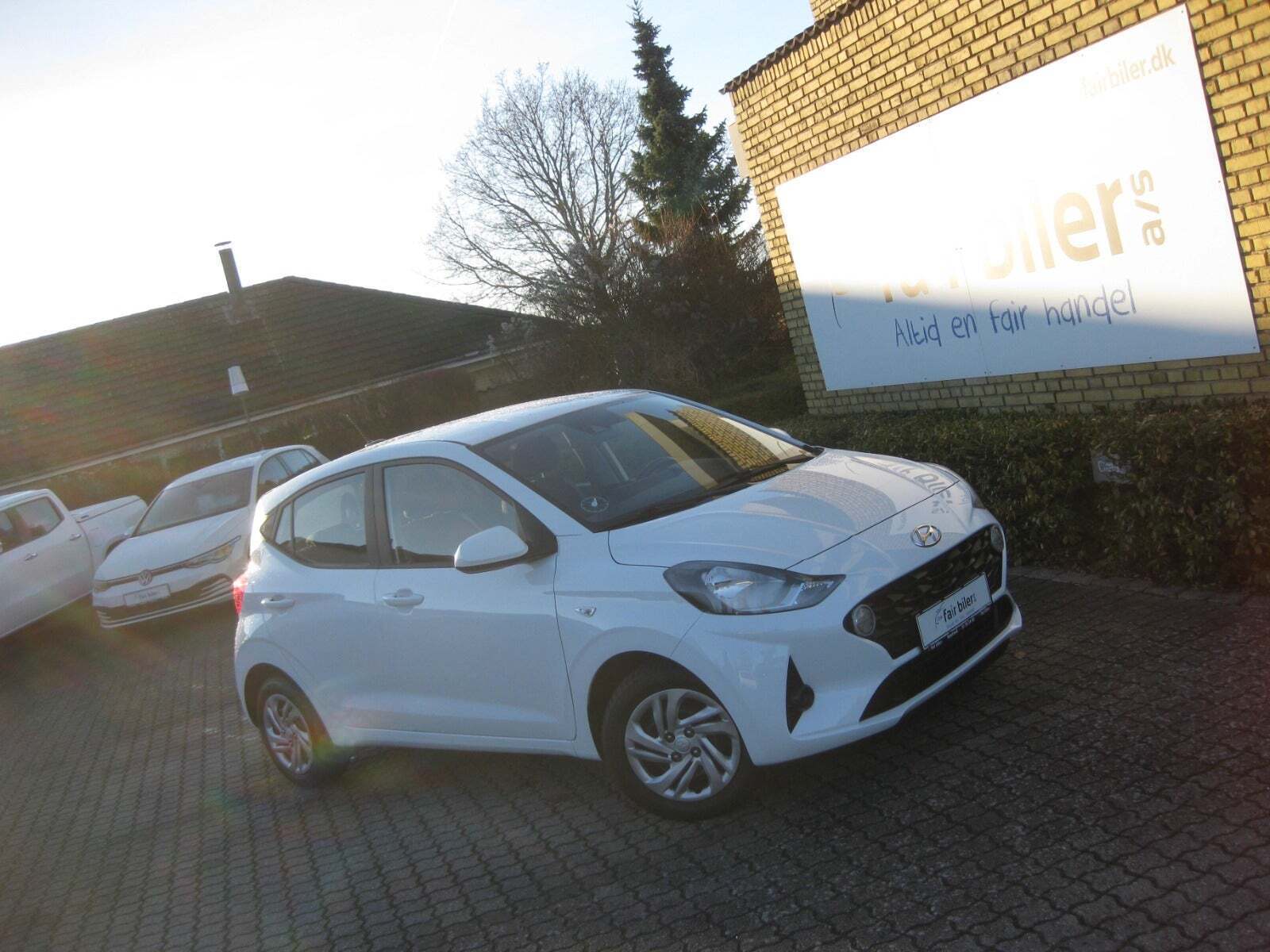 Hvid Hyundai i10 fra 2023