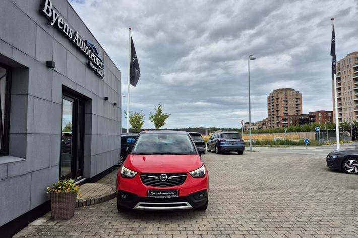 Rød Opel Crossland X fra 2017