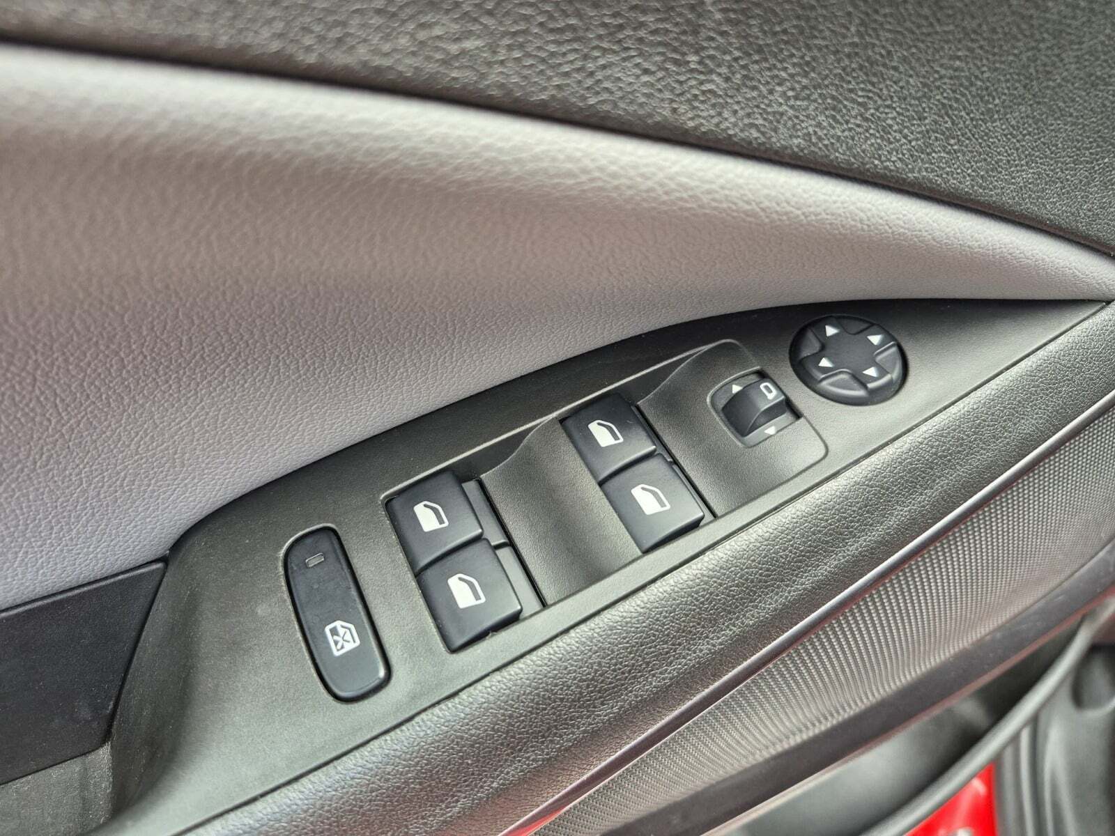 Rød Opel Crossland X fra 2017