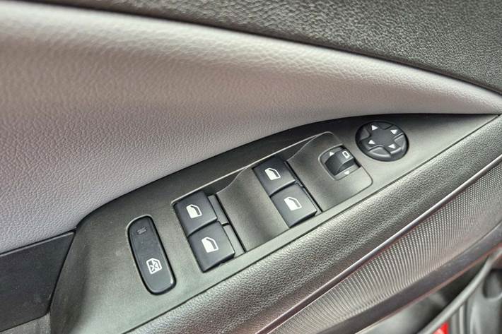 Rød Opel Crossland X fra 2017