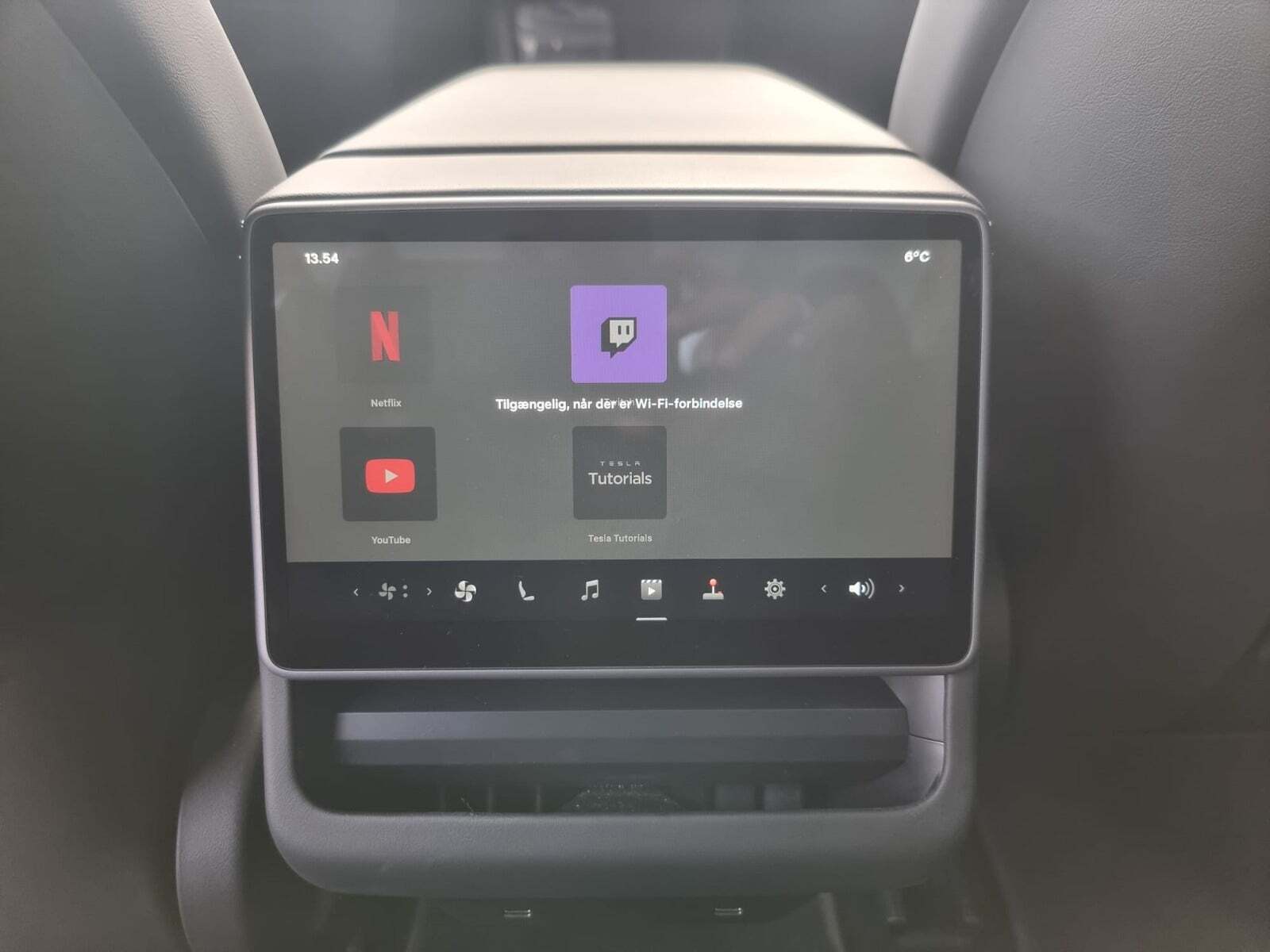 Hvid Tesla Model 3 fra 2024