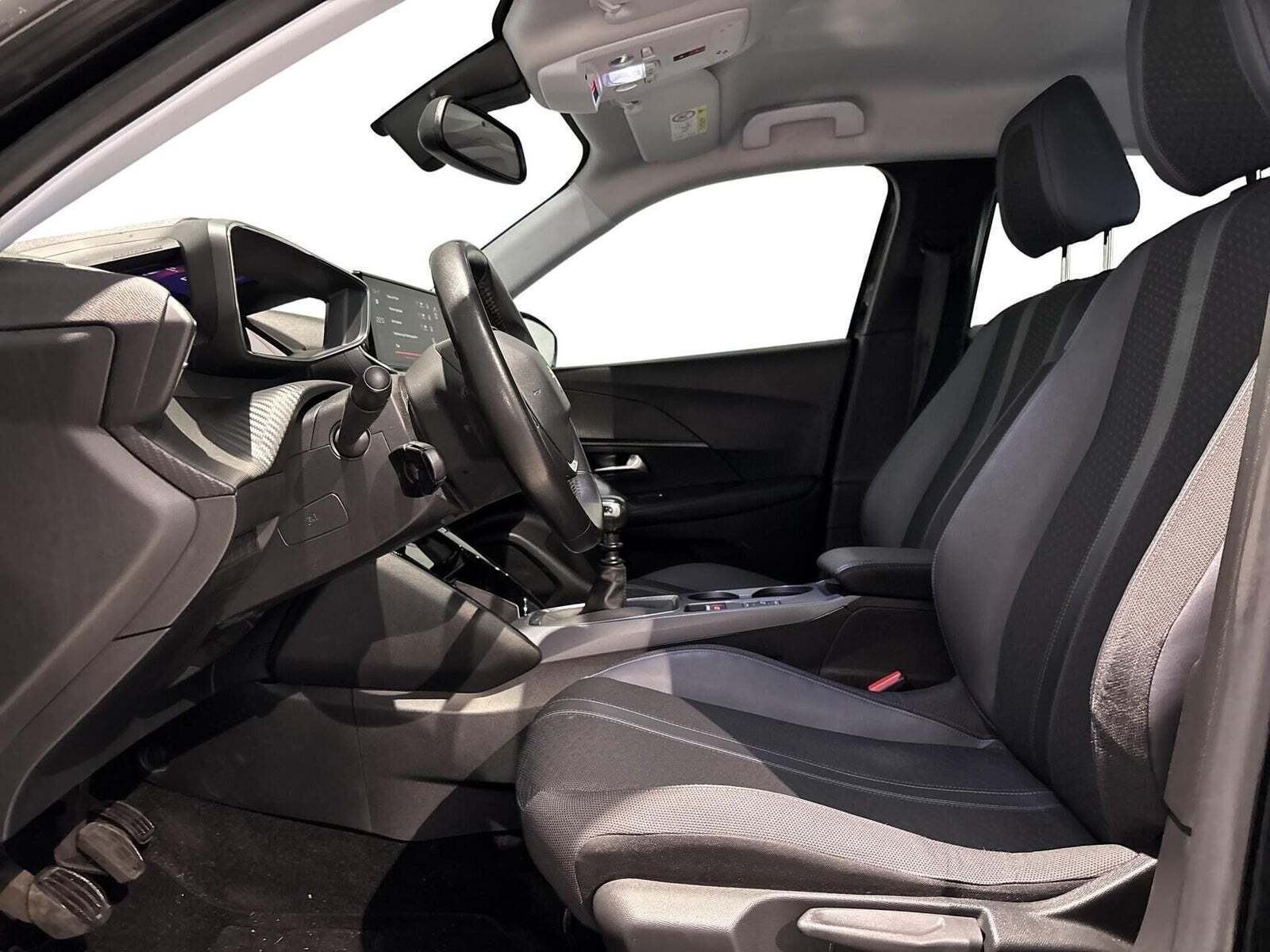 Sort Peugeot 2008 fra 2024