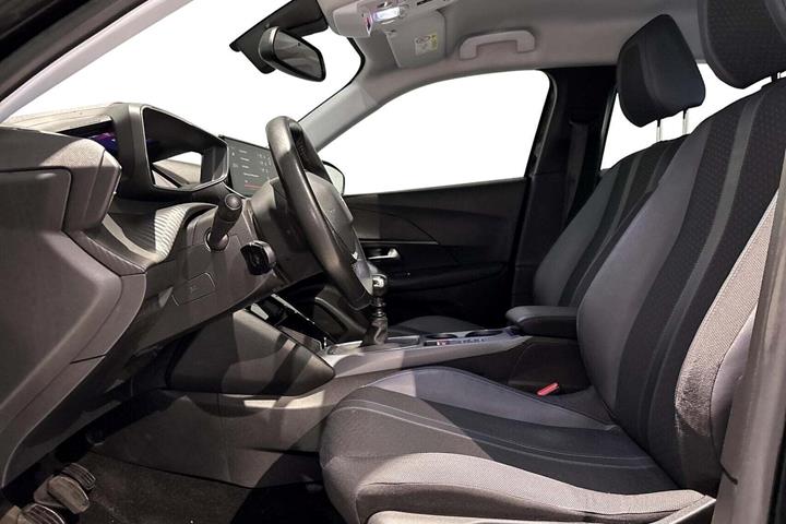 Sort Peugeot 2008 fra 2024