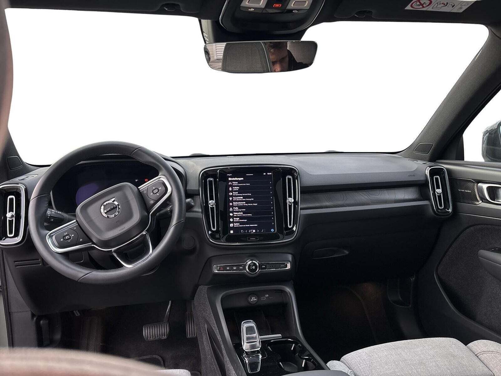 Grøn Volvo XC40 fra 2023