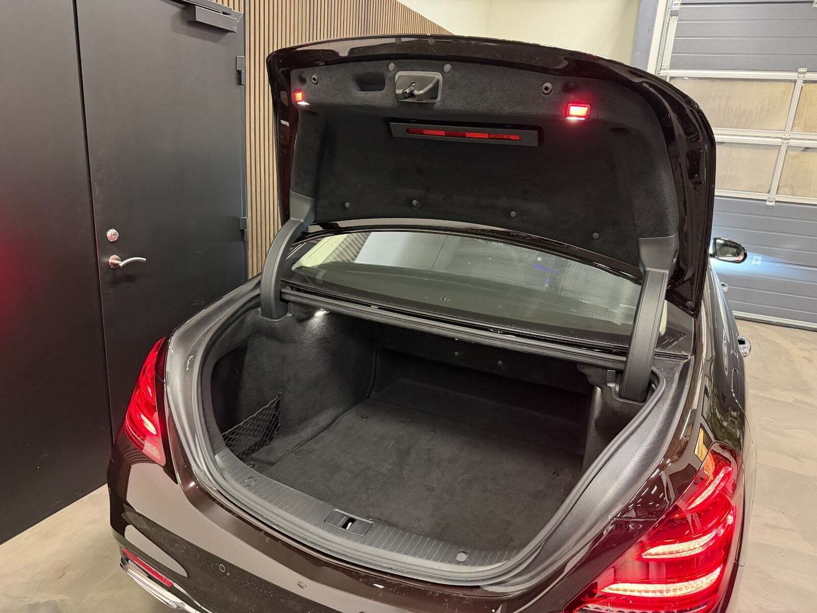 Sort Mercedes S400 d fra 2019