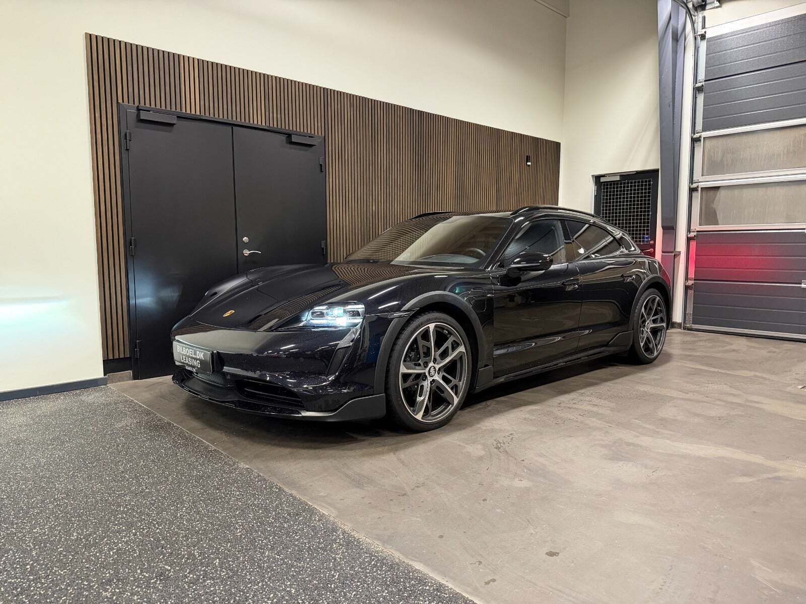 Porsche Taycan 4S Performance+ Cross Turismo