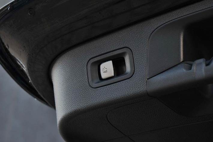 Sort Mercedes EQC400 fra 2021