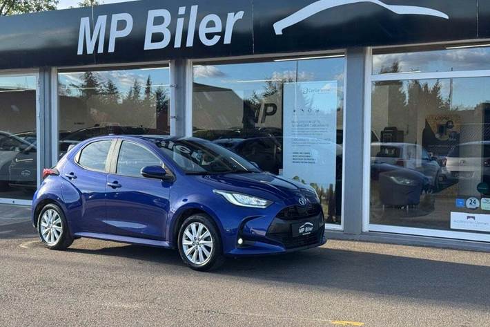 Blå Toyota Yaris fra 2021