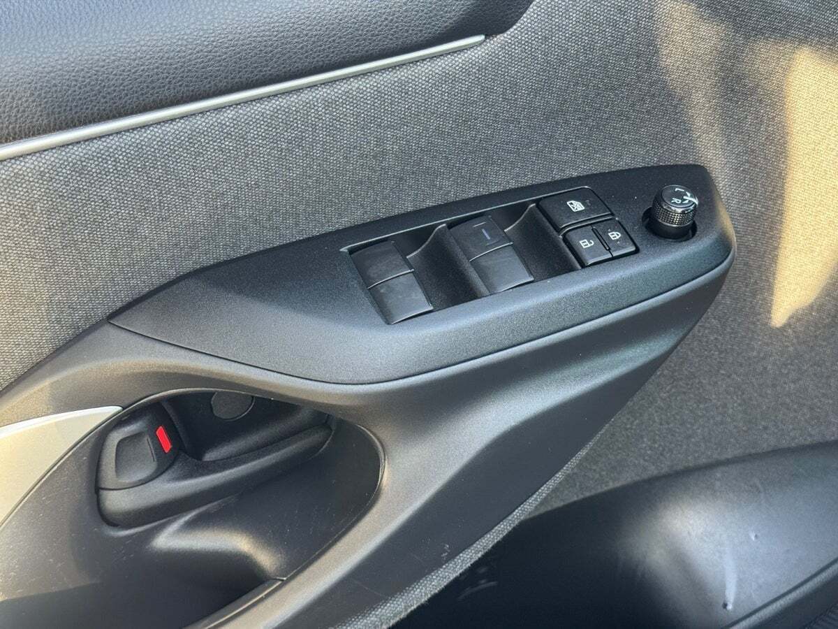 Blå Toyota Yaris fra 2021