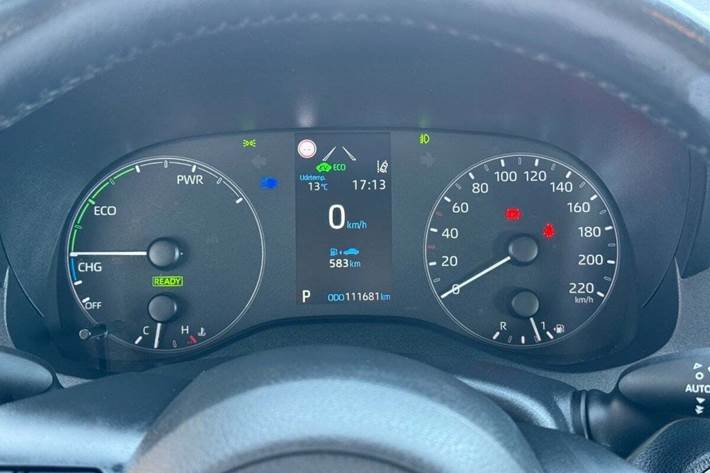 Blå Toyota Yaris fra 2021