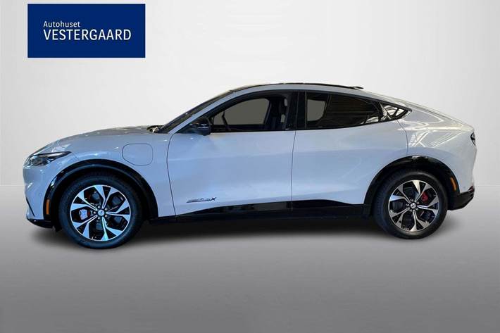 Hvid Ford Mustang Mach-E fra 2023