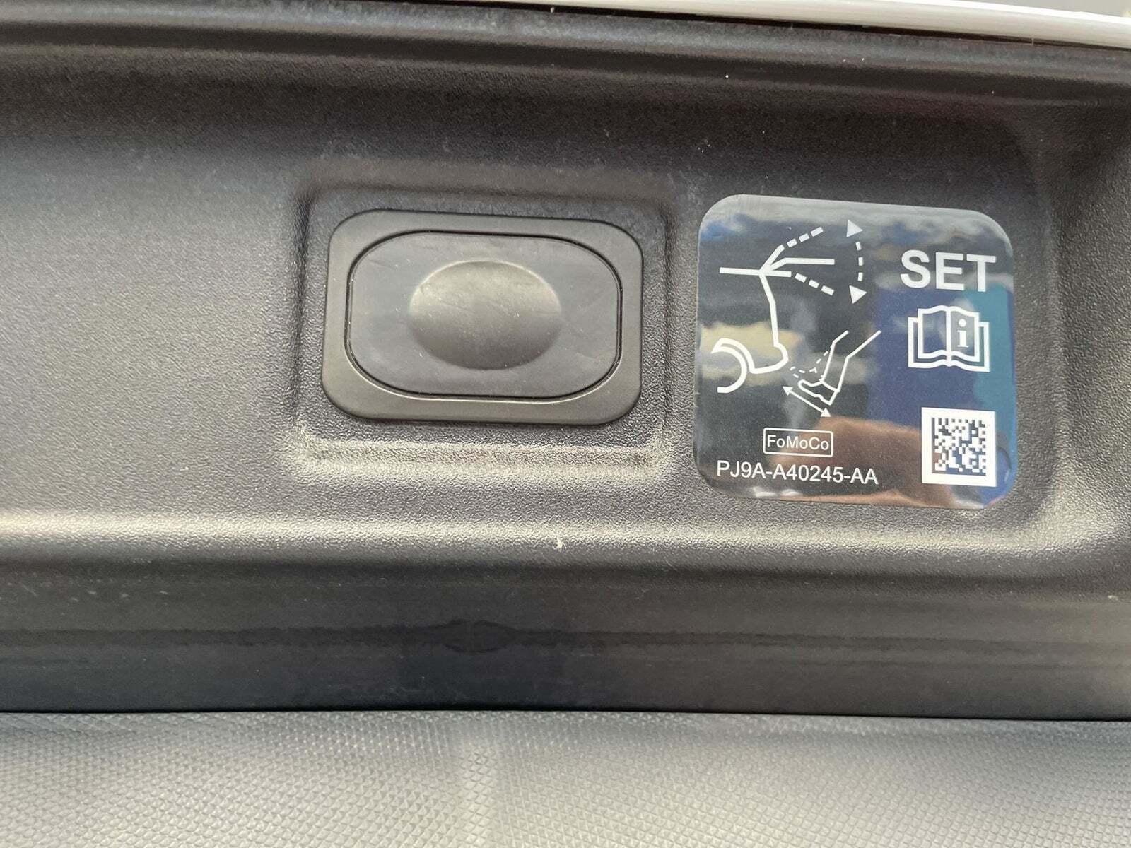 Hvid Ford Mustang Mach-E fra 2023