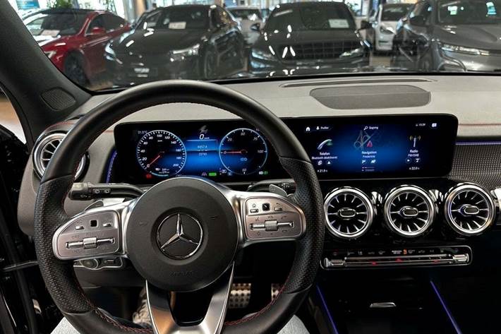 Sort Mercedes EQB350 fra 2023