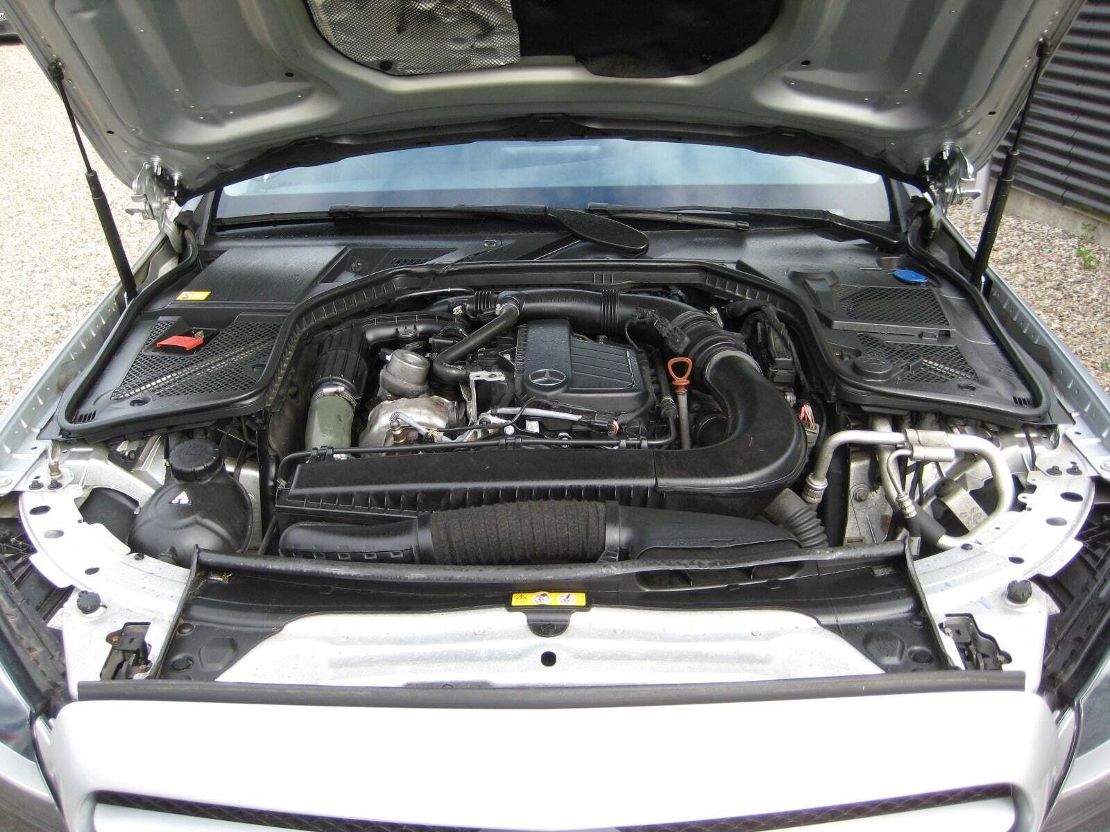 Sølv Mercedes C200 fra 2015