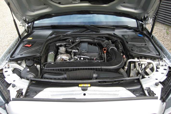 Sølv Mercedes C200 fra 2015