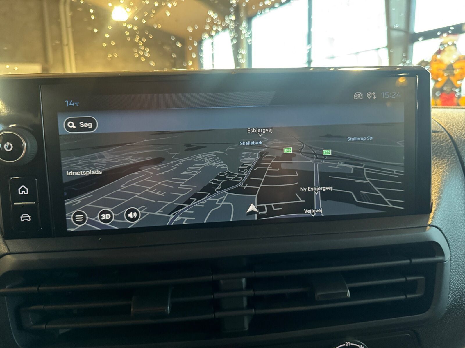 Hvid Peugeot e-Expert fra 2024