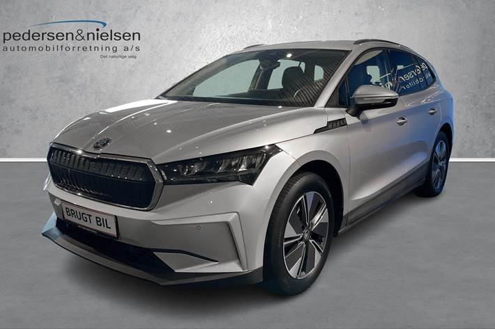 Sølv Skoda Enyaq fra 2023 set udefra