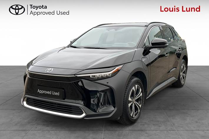 Sort Toyota BZ4X fra 2025 set udefra