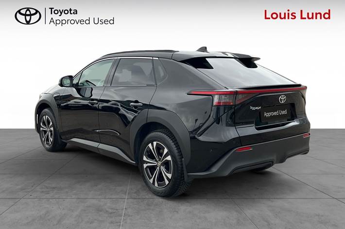 Sort Toyota BZ4X fra 2025