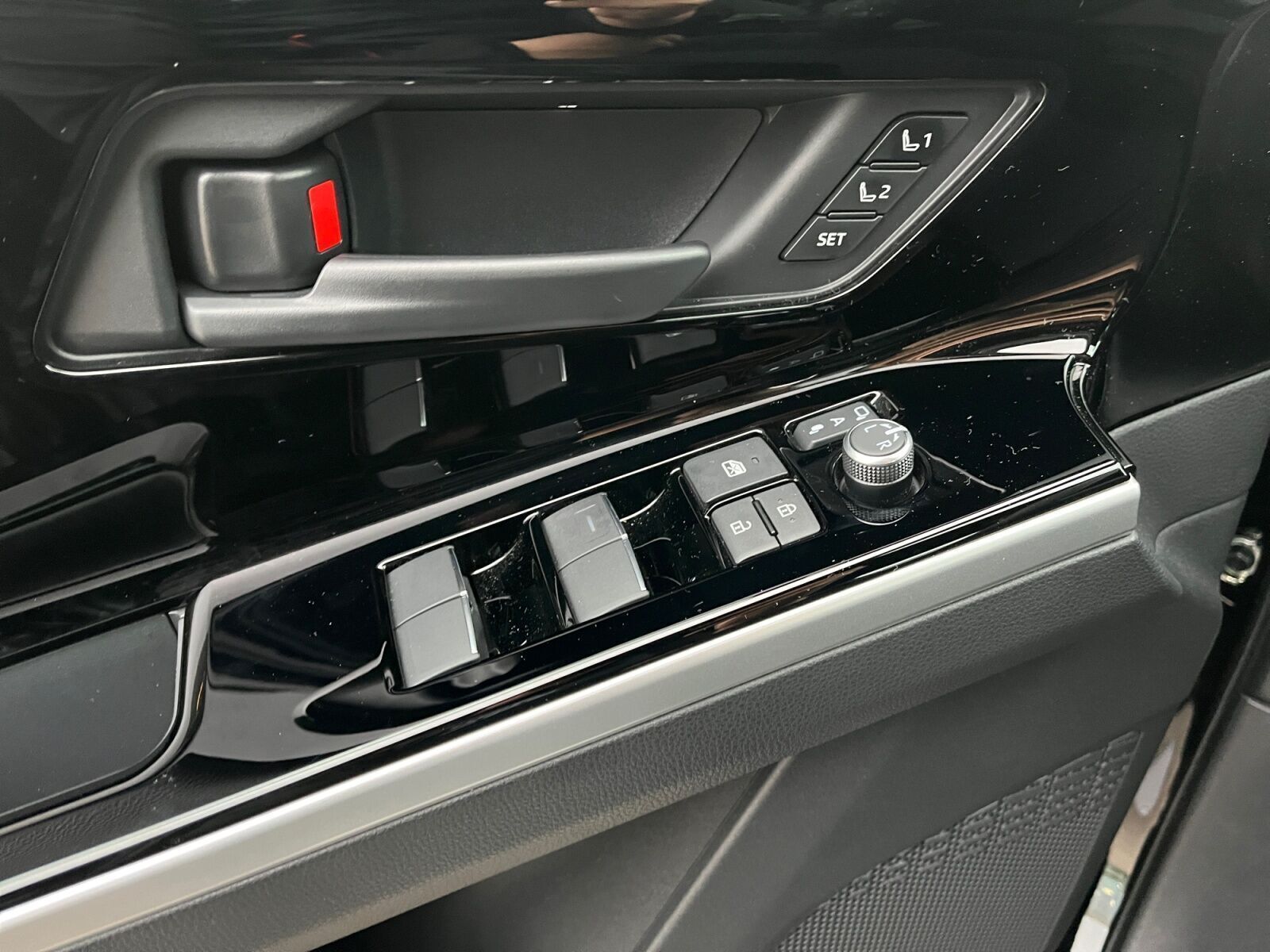 Sort Toyota BZ4X fra 2025