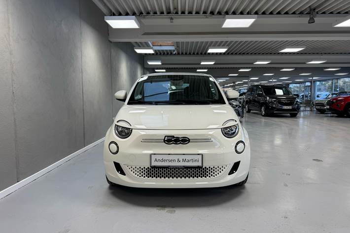 Hvid Fiat 500e fra 2023