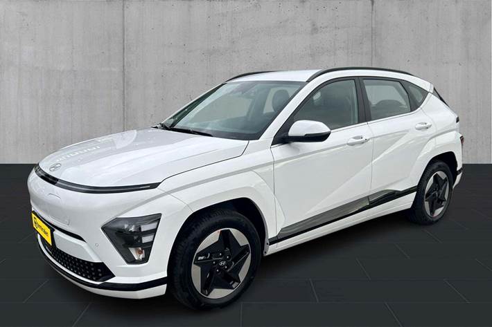 Hvid Hyundai Kona fra 2025 set udefra