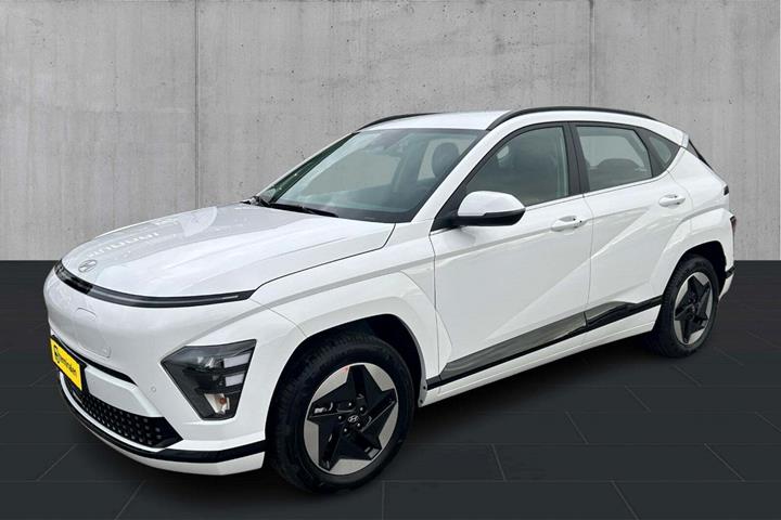 Hvid Hyundai Kona fra 2025 set udefra