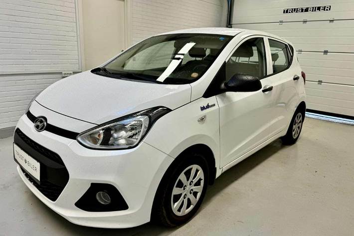 Hvid Hyundai i10 fra 2017 set udefra