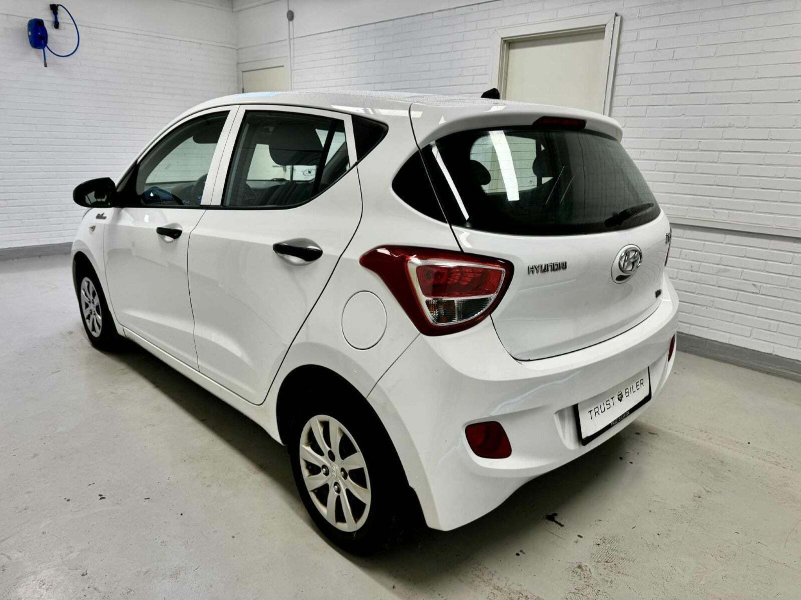 Hvid Hyundai i10 fra 2015