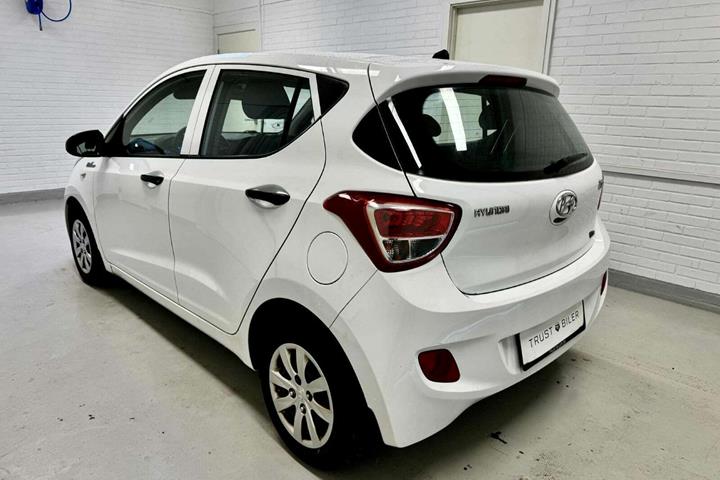 Hvid Hyundai i10 fra 2015
