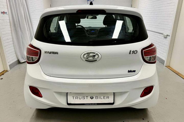 Hvid Hyundai i10 fra 2015